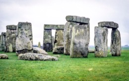 Stonehenge,-megalith,-prehistoric-monument,-Wiltshire,-Salisbury,-UNESCO,-world-heritage,-neolithic,-bronze-age,-stone-circle,-trilithons,-sarsen-stones,-bluestones,-solstice,-astronomy,-observatory,-temple,-rituals,-archaeology,-England,-druids,-ancient-civilization,-Tarek-Charara,-Kaleidos,-Kaleidos-images,-La-parole-à-limage,-heritage-photography,-visual-documentation,-archaeological-photography,-documentary-imagery,-cultural-photography